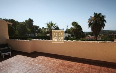 Spacious villa with guest apartment within short distance of the center of Altea la Vella.